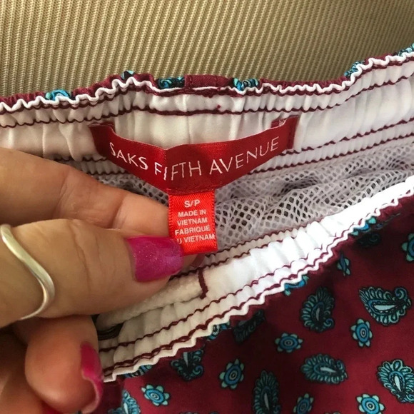 Saks Fifth Avenue men’s swimming trunks - Picture 5 of 7